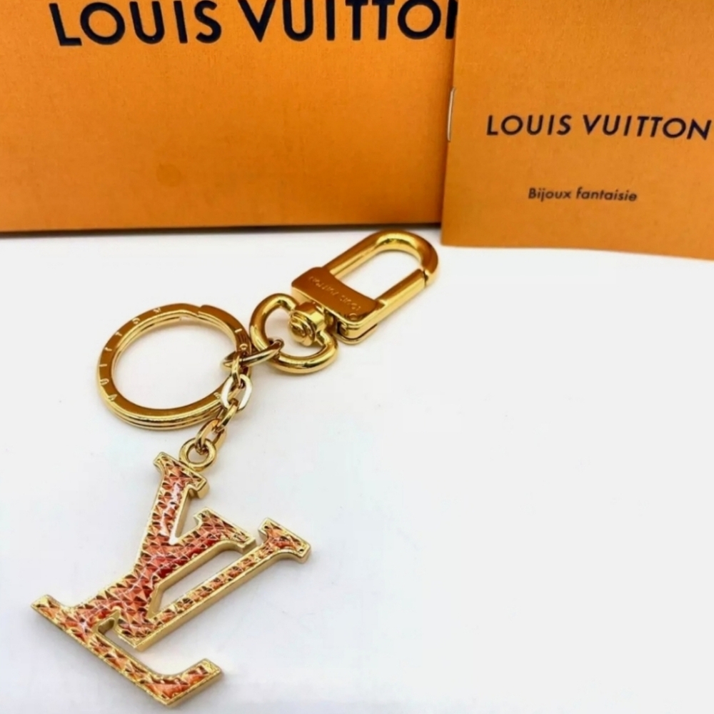 Louis Vuitton Bijoux Fantasie Gold Keychain W/Box ✨️ - Picture 2 of 9